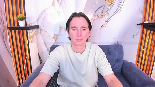 Snapshot of Aaron_LatinMen2 chatting on December 4, 7:33 pm Aaron LatinMen2 online show from December 4, 7:33 pm