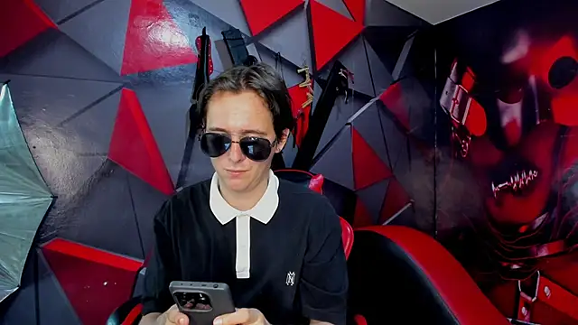 Snapshot of Aaron_LatinMen2 chatting on December 16, 8:47 pm Aaron LatinMen2 online show from December 16, 8:47 pm