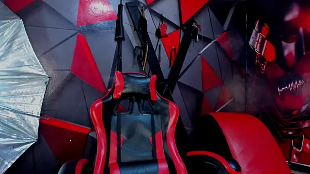 Snapshot of Aaron_LatinMen2 chatting on December 17, 8:37 pm Aaron LatinMen2 online show from December 17, 8:37 pm