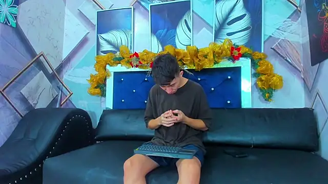 Lester james2 online show from December 2, 2:12 pm