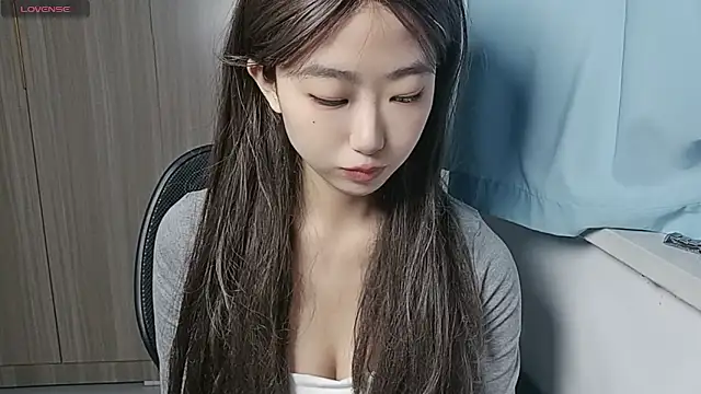 Yyoo-99 online show from December 2, 1:39 pm