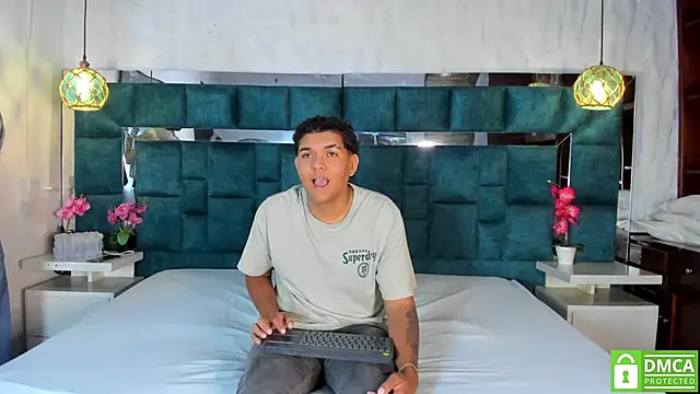  bonnyandclyde online show from March 7, 12:24 pm