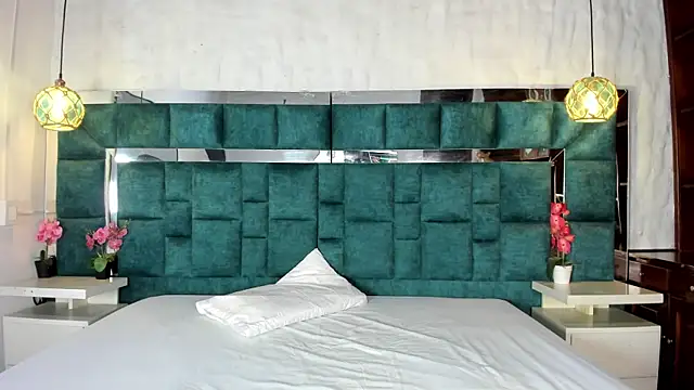  bonnyandclyde online show from April 4, 1:19 pm