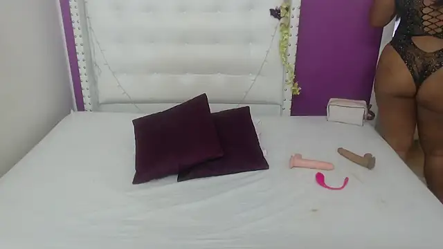 naughty bigass 18 online show from December 16, 3:33 am