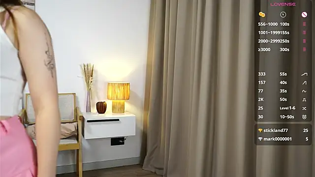 Snapshot of SharronAramini chatting on November 27, 8:11 pm SharronAramini online show from November 27, 8:11 pm