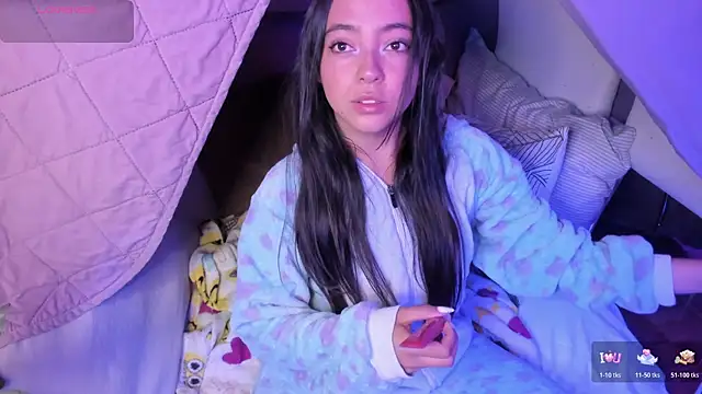 Snapshot of Laraa_Rouss_ chatting on December 3, 3:47 am Laraa Rouss online show from December 3, 3:47 am