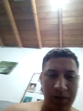 Snapshot of Alvarezz0202 chatting on June 2, 8:33 pm Alvarezz0202 online show from June 2, 8:33 pm