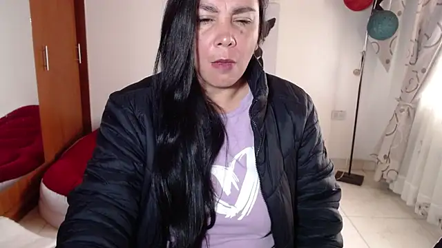 Snapshot of vivian-milf chatting on November 26, 1:23 pm vivian-milf online show from November 26, 1:23 pm