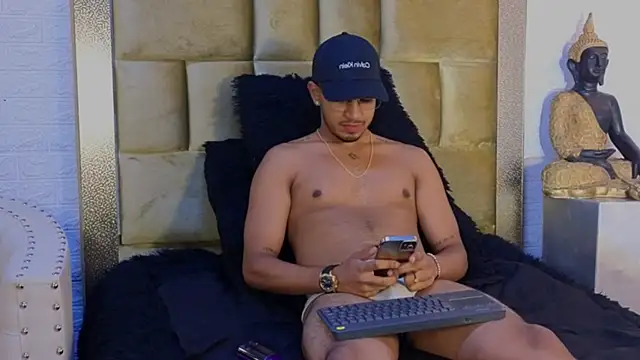 Snapshot of Brand_Collins chatting on December 5, 8:38 pm Brand Collins online show from December 5, 8:38 pm