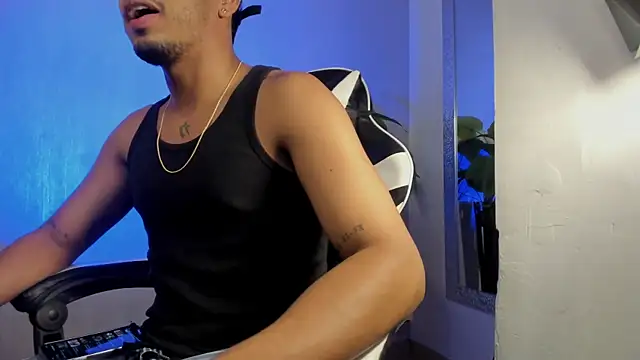 Snapshot of Brand_Collins chatting on December 14, 7:58 am Brand Collins online show from December 14, 7:58 am