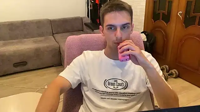 Snapshot of joshnovaq chatting on July 8, 10:14 pm joshnovaq online show from July 8, 10:14 pm