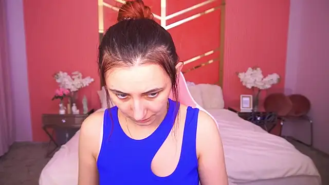 RoxieRay online show from April 8, 1:33 pm