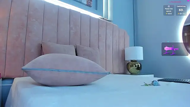 ninacrave  online show from March 11, 2:50 am