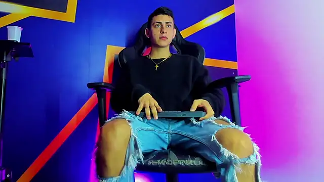 Snapshot of twink_scott_ chatting on November 30, 4:27 am twink scott online show from November 30, 4:27 am