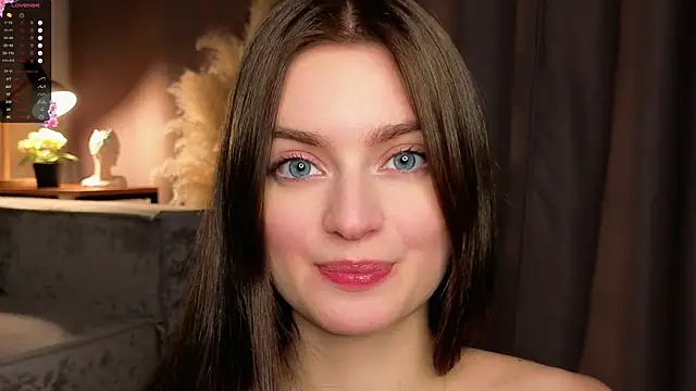 Sara Kinsly online show from December 3, 3:10 pm