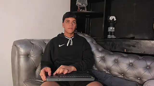 Snapshot of Isaac_Collins_ chatting on November 29, 8:45 pm Isaac Collins online show from November 29, 8:45 pm