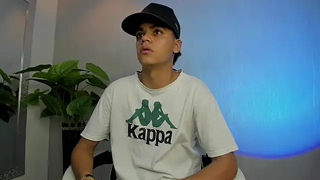 Snapshot of Isaac_Collins_ chatting on December 3, 7:34 pm Isaac Collins online show from December 3, 7:34 pm