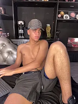 Snapshot of Isaac_Collins_ chatting on December 16, 8:03 pm Isaac Collins online show from December 16, 8:03 pm