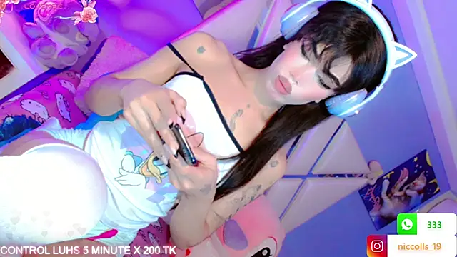 Snapshot of Adara_Princess_ chatting on November 26, 10:49 am Adara Princess online show from November 26, 10:49 am