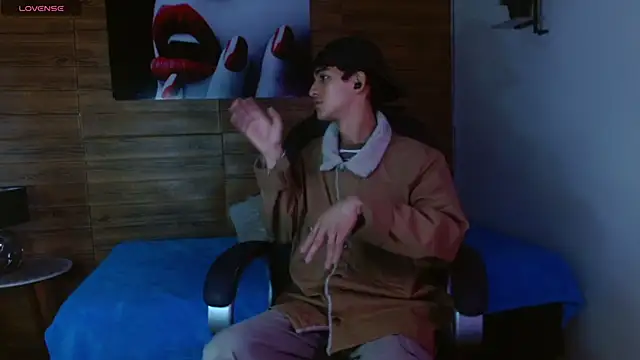 Snapshot of Michaelkoiv chatting on December 1, 12:32 pm Michaelkoiv online show from December 1, 12:32 pm