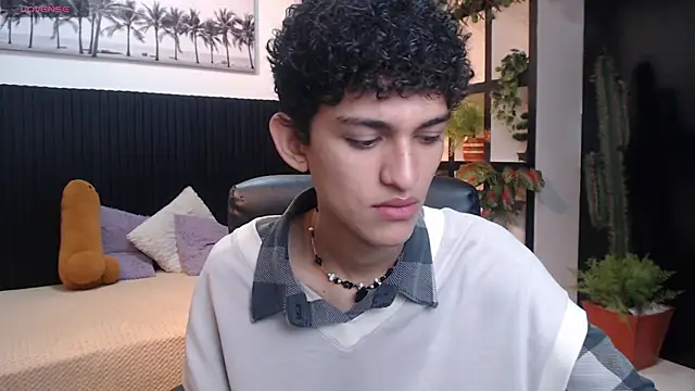 Snapshot of Michaelkoiv chatting on December 17, 12:33 pm Michaelkoiv online show from December 17, 12:33 pm