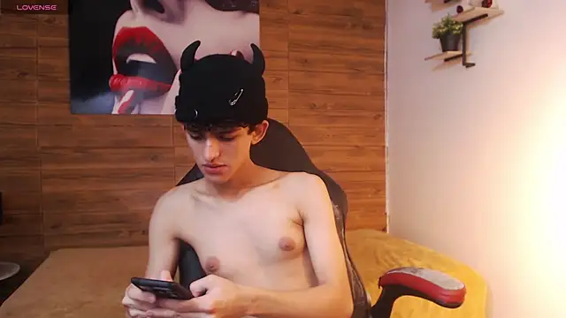 Snapshot of Michaelkoiv chatting on January 17, 12:43 pm Michaelkoiv online show from January 17, 12:43 pm