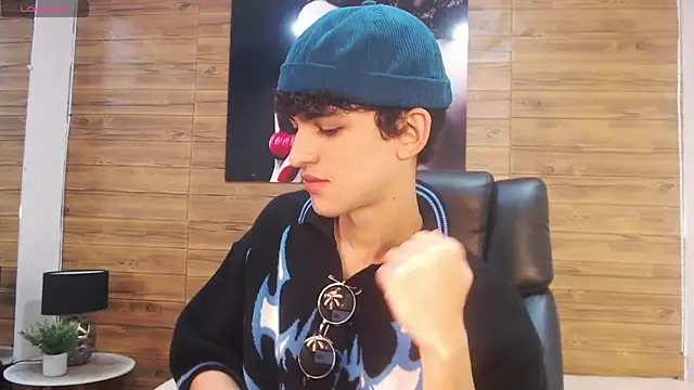 Snapshot of Michaelkoiv chatting on February 21, 11:44 am Michaelkoiv online show from February 21, 11:44 am