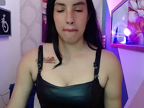 Snapshot of Loornna_mirr chatting on December 2, 7:53 pm Loornna mirr online show from December 2, 7:53 pm