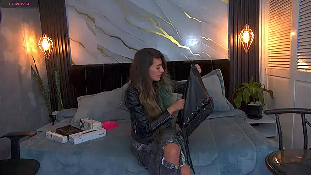 Snapshot of Dark_Dominika chatting on June 10, 1:10 pm Dark Dominika online show from June 10, 1:10 pm