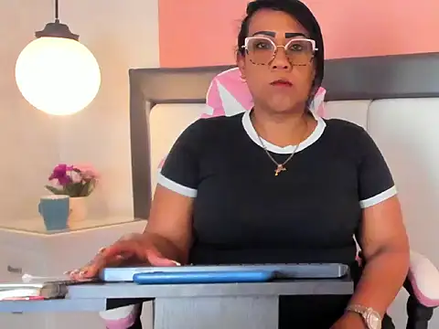 KarolWest  online show from December 16, 11:59 am