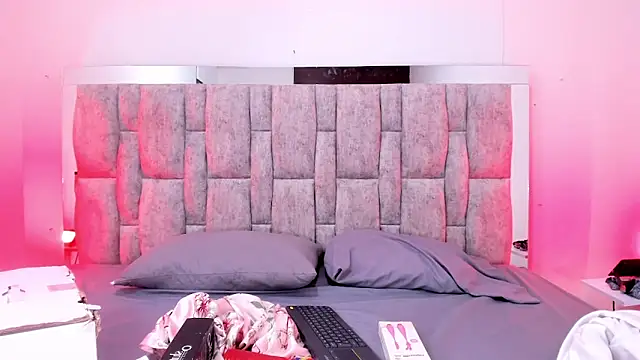 ZafiraNavarro online show from March 4, 8:15 pm