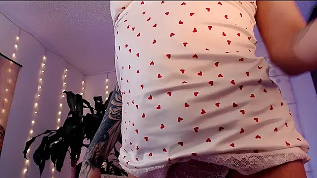 Snapshot of justmartina_ chatting on February 23, 12:13 pm justmartina online show from February 23, 12:13 pm