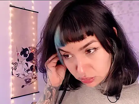 Snapshot of justmartina_ chatting on February 24, 12:25 pm justmartina online show from February 24, 12:25 pm