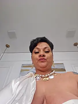 LILIANAJARAMILLO online show from January 8, 12:40 pm