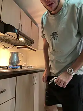 Snapshot of RicoValen chatting on February 25, 11:14 pm RicoValen online show from February 25, 11:14 pm