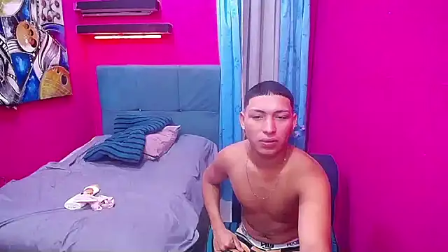 Snapshot of twinks_fuck chatting on December 17, 10:16 pm twinks fuck online show from December 17, 10:16 pm