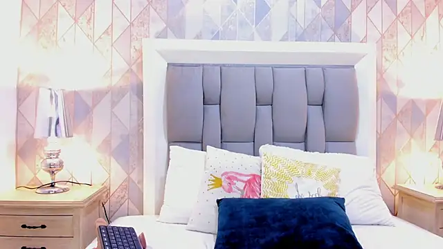 miss vivienne online show from February 5, 7:40 pm