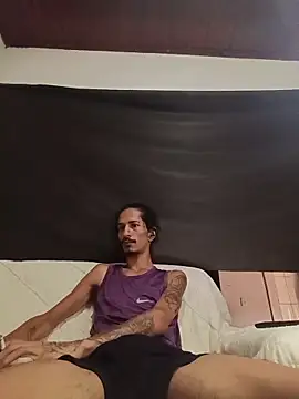 Snapshot of theyllorwillian chatting on December 15, 12:31 pm theyllorwillian online show from December 15, 12:31 pm