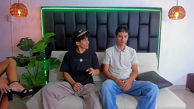 Snapshot of Crazy_porkys chatting on December 16, 7:41 pm Crazy porkys online show from December 16, 7:41 pm