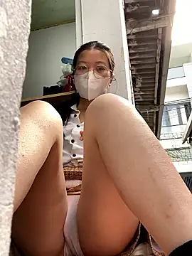 Snapshot of rose2111 chatting on January 13, 3:34 am rose2111 online show from January 13, 3:34 am