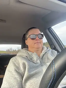 Snapshot of bea_french_curvy chatting on February 6, 9:23 am bea french curvy online show from February 6, 9:23 am