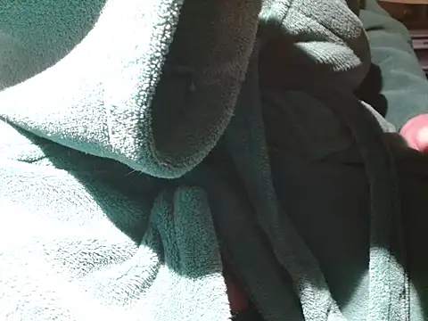 Snapshot of your_tipie chatting on December 4, 8:17 pm your tipie online show from December 4, 8:17 pm