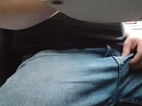 Snapshot of your_tipie chatting on January 15, 11:04 am your tipie online show from January 15, 11:04 am