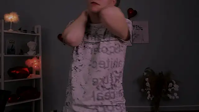 Snapshot of leo_void chatting on February 19, 8:05 pm leo void online show from February 19, 8:05 pm