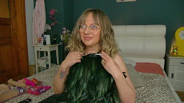 Cougar Milff online show from May 27, 7:55 pm