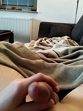 Snapshot of Basti104 chatting on January 10, 9:33 am Basti104 online show from January 10, 9:33 am