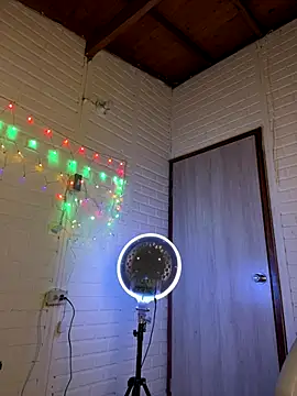 Snapshot of RosseBella_ chatting on December 5, 12:52 am RosseBella online show from December 5, 12:52 am