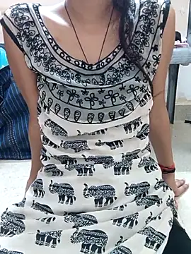 Cute Saanvi7 online show from April 27, 7:34 pm