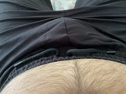 erdestruttor18 online show from June 12, 10:58 am