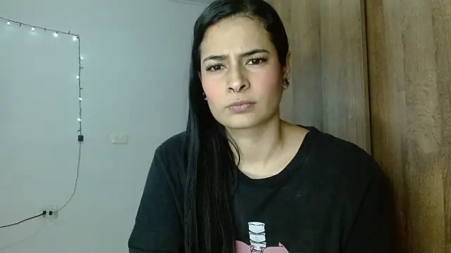 Snapshot of DARKJOLIE7 chatting on February 1, 8:18 pm DARKJOLIE7 online show from February 1, 8:18 pm